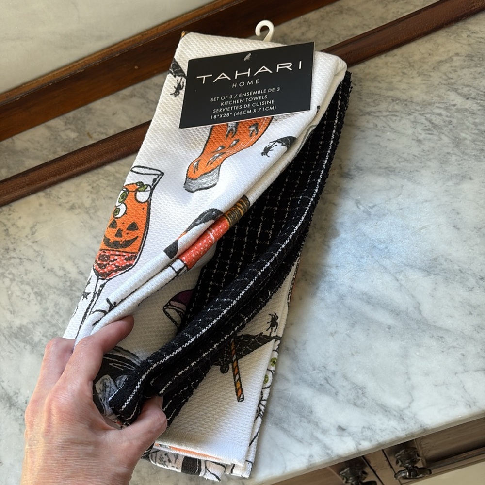 NWT SET/3 Tahari Halloween Cocktail Bar Hand Tea Bath Kitchen Towels Fun Girly - Picture 6 of 7